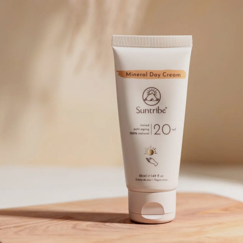 Suntribe – Naturlig Mineral Dagkräm SPF 20 Tinted - Bild 3