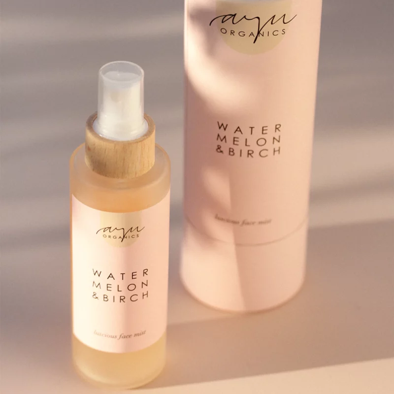 Ayu Organics Watermelon Birch face mist med glasflaska och förpackning