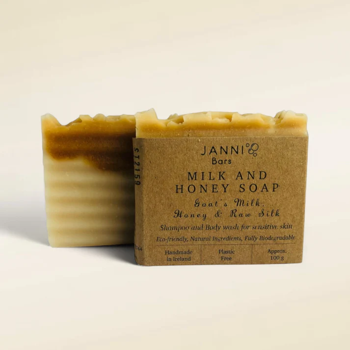 Handgjord Milk and Honey tvål från Janni Bars i pappersförpackning
