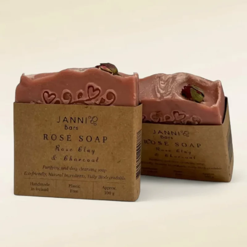 Janni Bars Rose Soap med roslera, kol och dekorativ rosenknopp, 100g